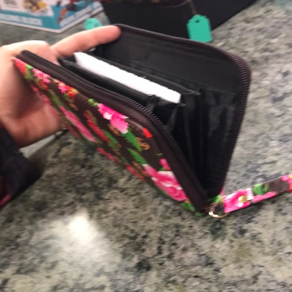 Wallets - Picture 9 of 9